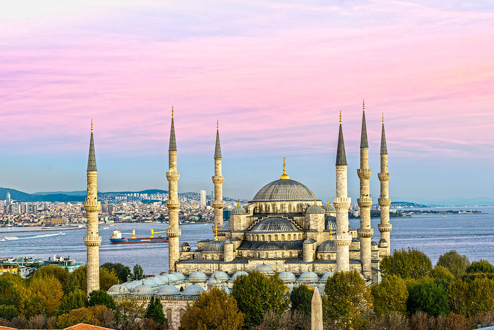 The Blue Mosque, (Sultanahmet Camii), Istanbul, Turkey.