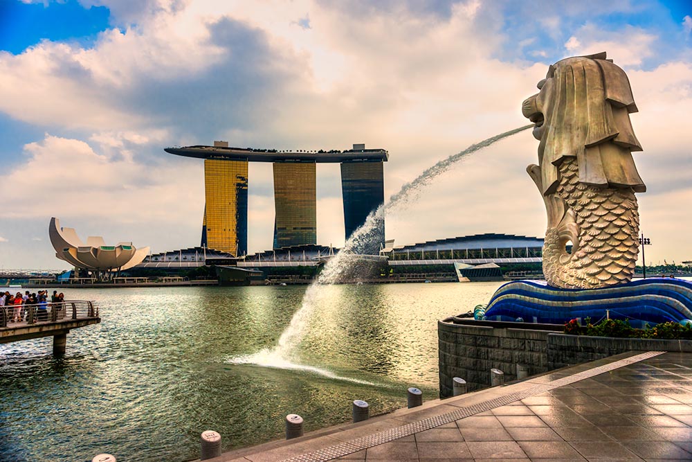 The Merlion  fountain and Marina Bay Sands, Singapore.